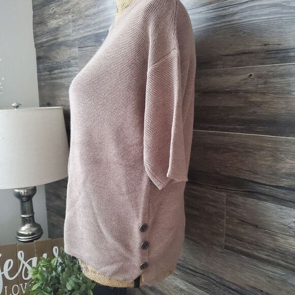 Chicos Beige Short Sleeve Shirt Woman Size 1 Rayon - Picture 3 of 6